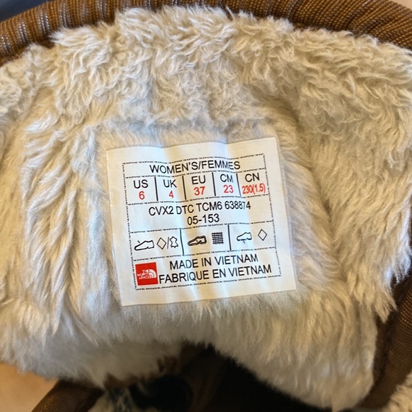 The North Face Shellista II winter boot. Womens size 6 - Picture 7 of 9